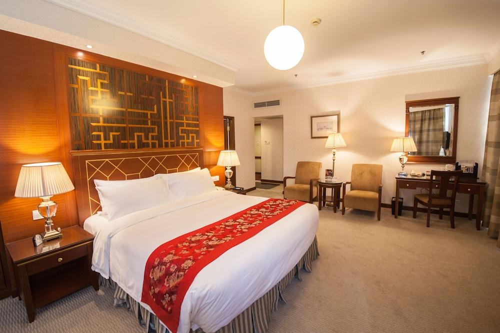 Hotel Park - Hudec Excellent Historical Building - Priority Access For Classic Butterfly Cookies Without Queuing To Guests