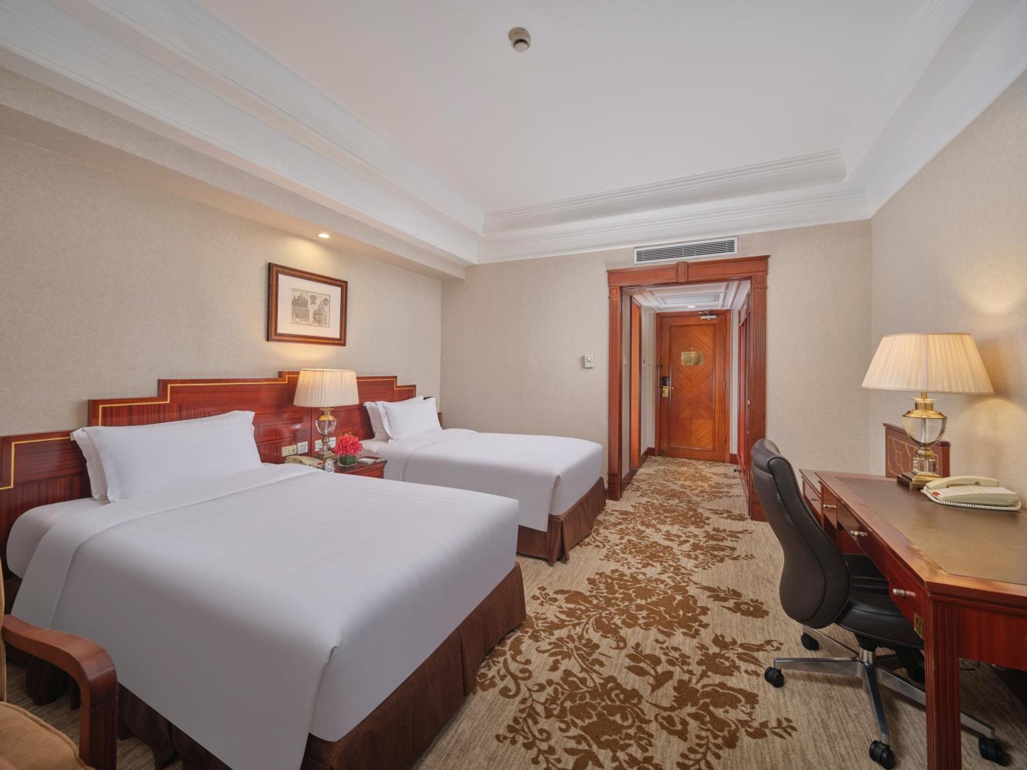 Hotel Park - Hudec Excellent Historical Building - Priority Access For Classic Butterfly Cookies Without Queuing To Guests