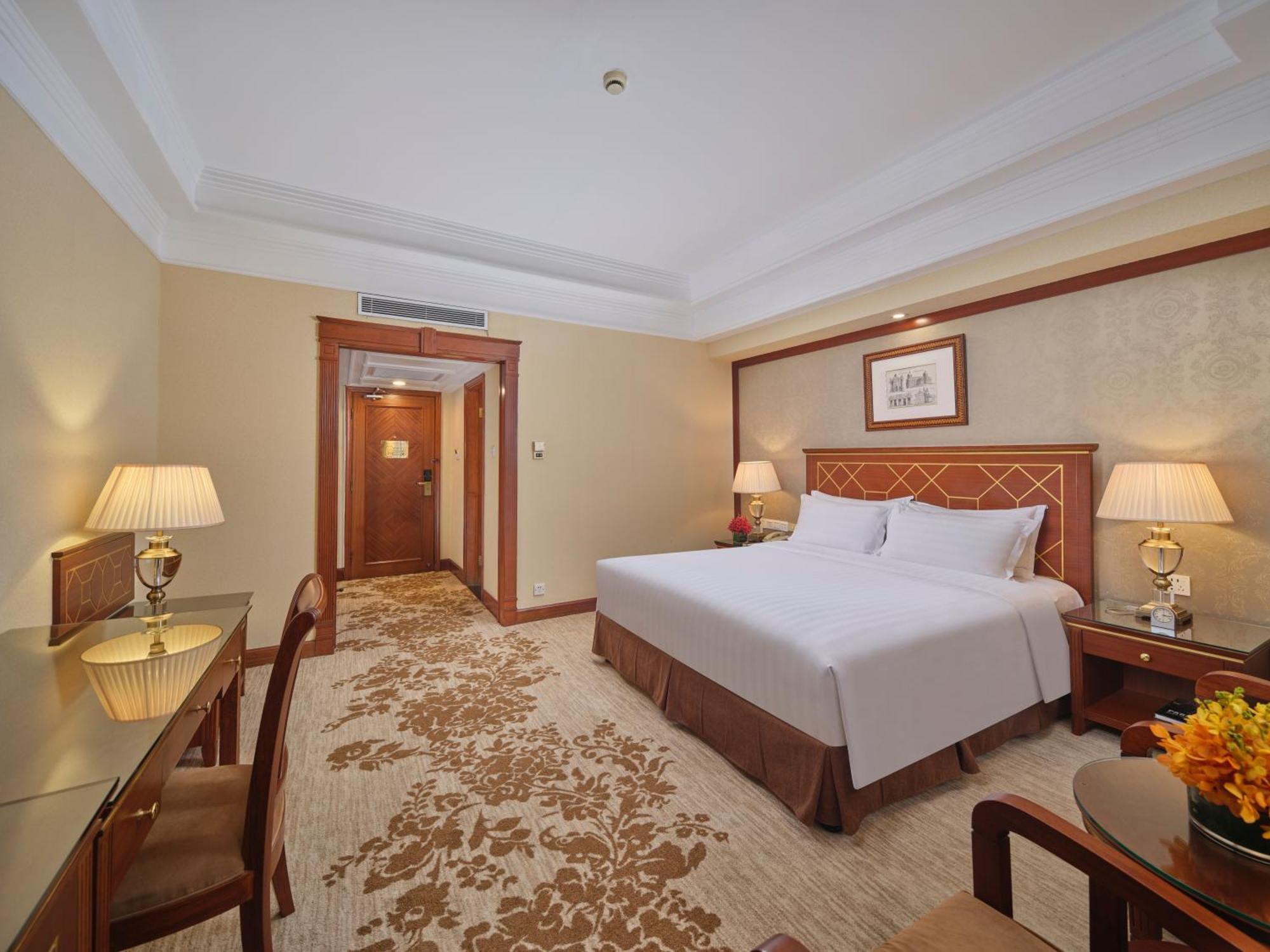 Hotel Park - Hudec Excellent Historical Building - Priority Access For Classic Butterfly Cookies Without Queuing To Guests
